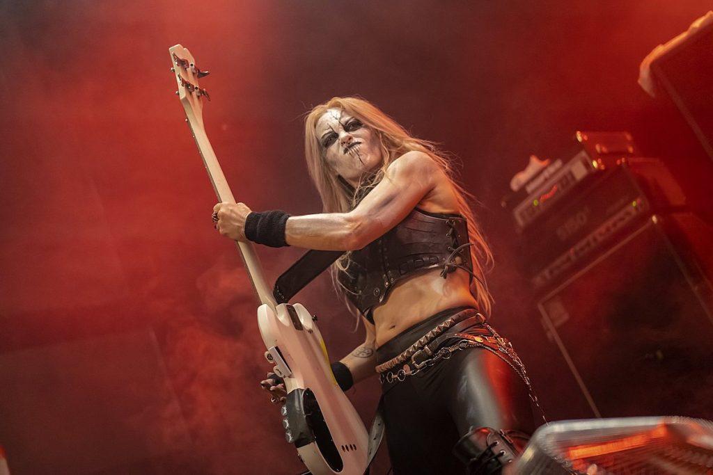 mia wallace nervosa bassplayer