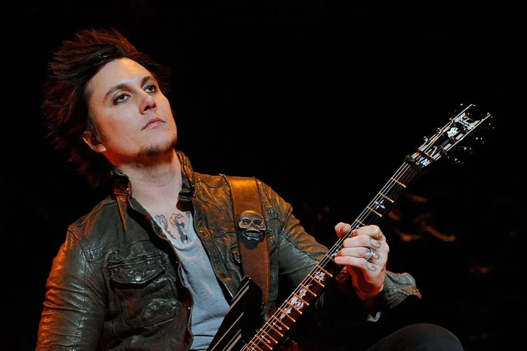 synyster gates avenged sevenfold guitar player